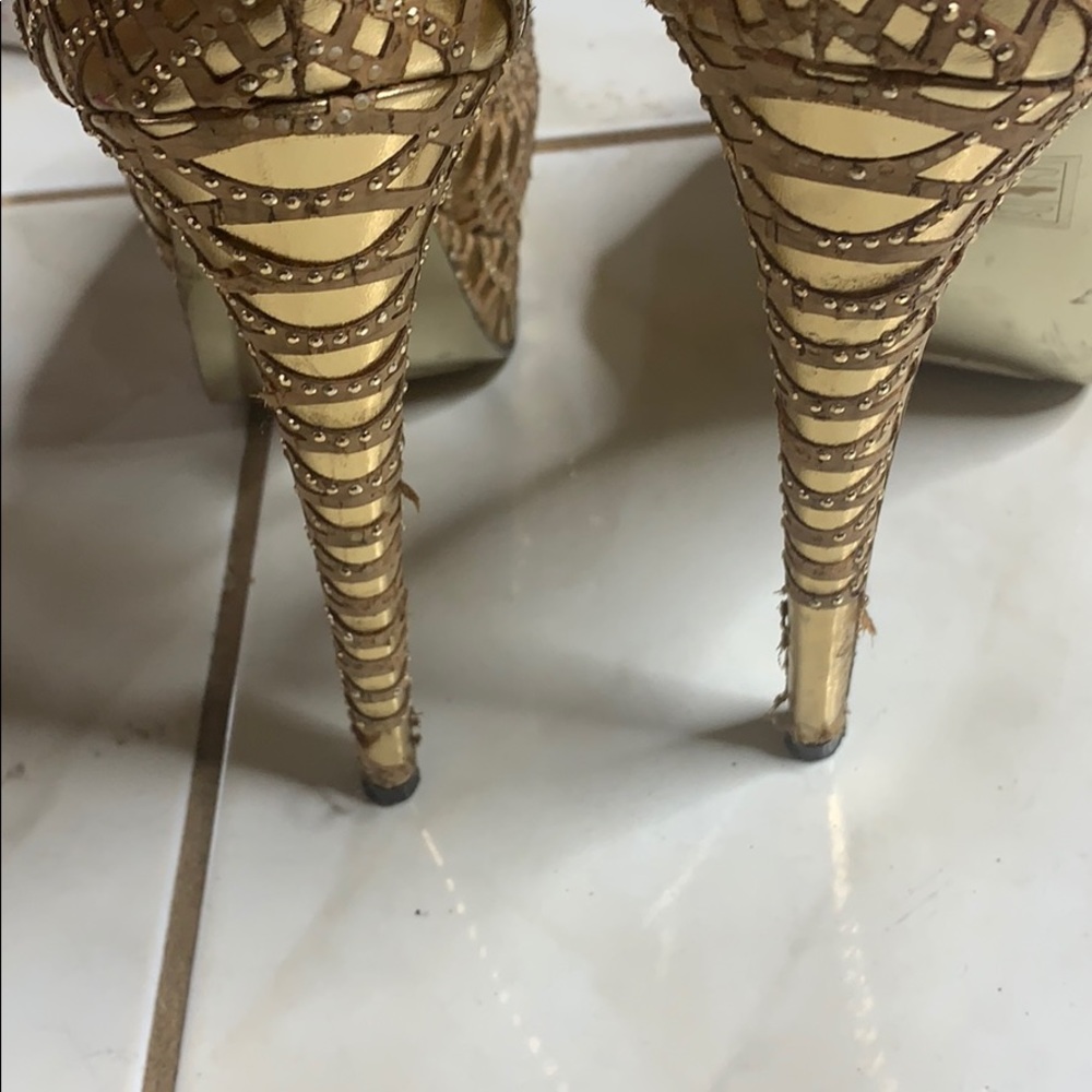 Hi heel pump! - Picture 3 of 3